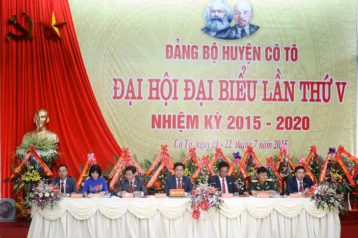 Đoàn Chủ tịch điều hành Đại hội.