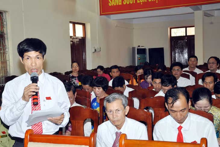 Đại biểu đóng góp ý kiến vào văn kiện Đại hội; dự thảo Báo cáo chính trị tại Đại hội XII của Đảng.