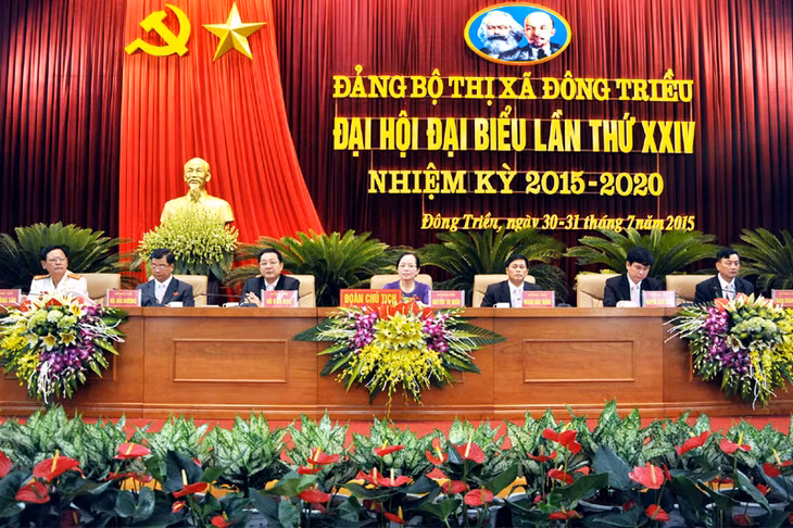 Đoàn chủ tịch điều hành Đại hội.