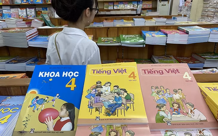 Sách lớp 4 của Nhà xuất bản Giáo dục Việt Nam xuất bản.