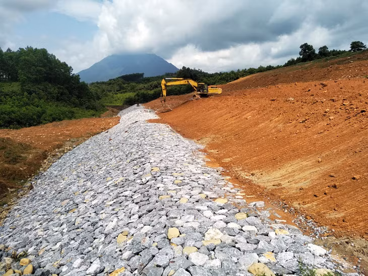 Đập chính hồ Trúc Bài Sơn được đầu tư nâng cấp nhằm đảm bảo an toàn cho hồ.