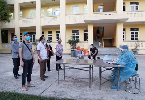 109 công dân Việt Nam trở về từ Ăng-gô-la được cách ly tại Trung đoàn 244