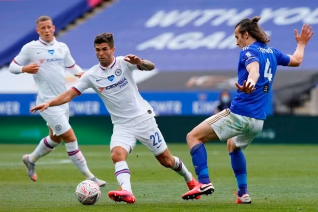  Tiền vệ Christian Pulisic gặp chấn thương trong chiến thắng của Chelsea trước Leicester City ở tứ kết FA Cup.