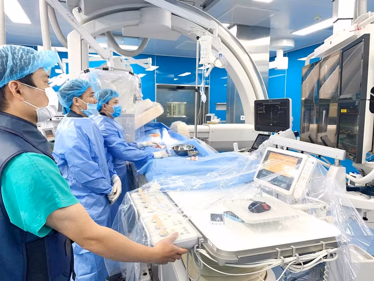 Can thiệp tim mạch cho bệnh nhi bằng hệ thống máy chụp mạch xóa nền kỹ thuật số 2 bình diện (DSA) tại Bệnh viện Sản Nhi Quảng Ninh