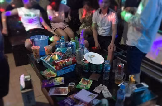 Phòng Vip quán karaoke nơi nhóm đối tượng thuê để “bay”.