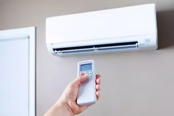 Bác sĩ khuyến cáo các gia đình không nên để nhiệt độ điều hoà quá thấp để tránh bị đột quỵ
