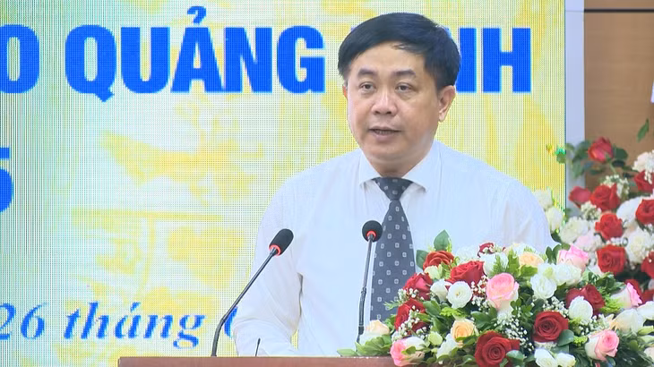 Đồng chí Mai Vũ Tuấn, Tỉnh ủy viên, Chủ tịch Hội Nhà Báo, Giám đốc Trung tâm Truyền thông tỉnh phát biểu tại hội nghị