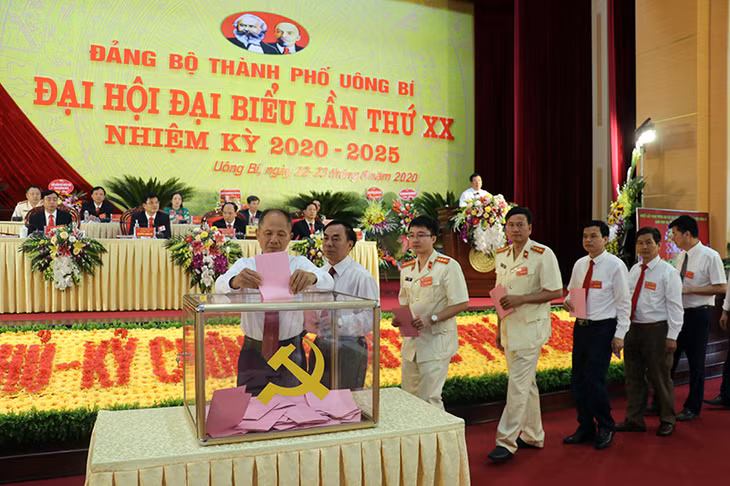 Đại hội bỏ phiếu bầu Ban chấp hành Đảng bộ TP Uông Bí khóa XX, nhiệm kỳ 2020-2025.
