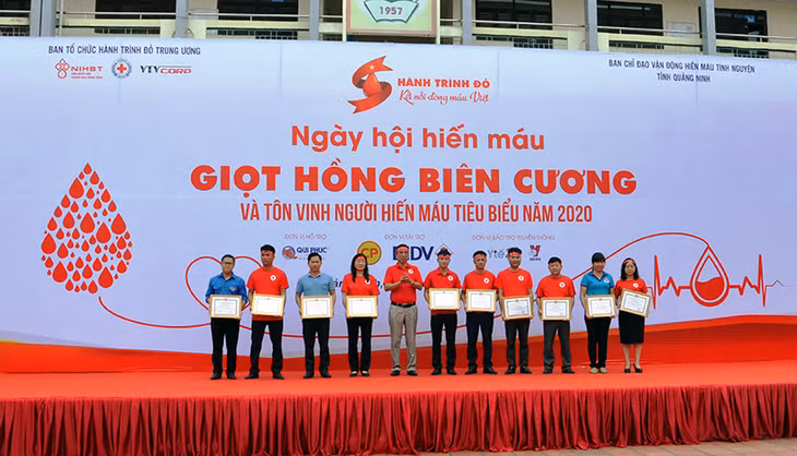 TP Móng Cái biểu dương và khen thưởng 12 tập thể tiêu biểu năm 2019
