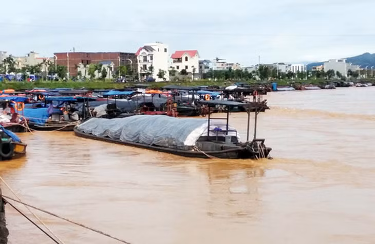 Đảm bảo an toàn cho các tàu, thuyền trên sông Ka Long là một trong những nội dung quan trọng trong phương án PCTT&TKCN của TP Móng Cái.
