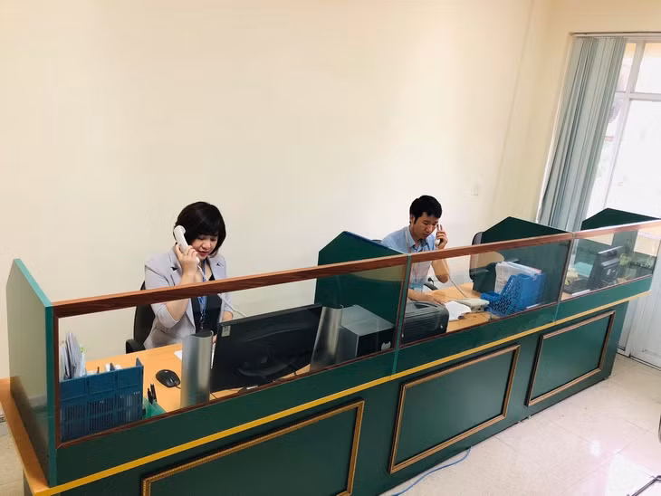 Nhân viên tư vấn tổng đài của Ngôi nhà Ánh Dương túc trực 24/24h