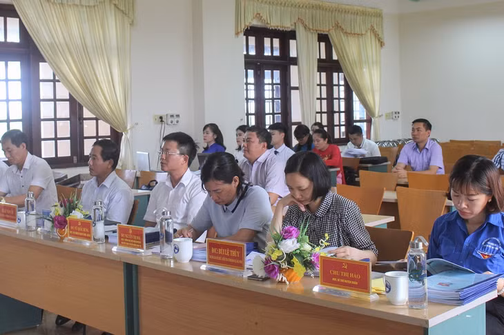 Hội đồng thẩm định đề án là các đồng chí đại diện Ban Chấp hành, Ban Thường vụ Huyện ủy Đầm Hà, Giảng viên Học viên Thanh thiếu niên Việt Nam, Ban Tổ chức – Kiểm tra Tỉnh đoàn Quảng Ninh.