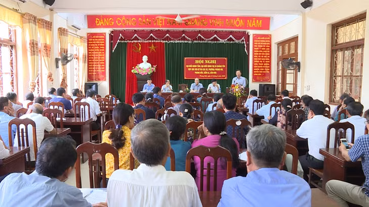 Đồng chí Cao Tường Huy, Phó Chủ tịch UBND tỉnh, Đại biểu HĐND tỉnh tiếp thông báo với cử tri về các nội dung Kỳ họp HĐND thường lệ giữa năm 2020
