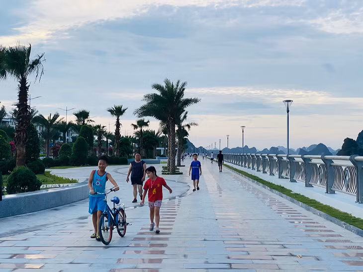 đường bao biển Trần Quốc Nghiễn (đường bao núi Bài thơ và đường bao biển Trần Quốc Nghiễn).