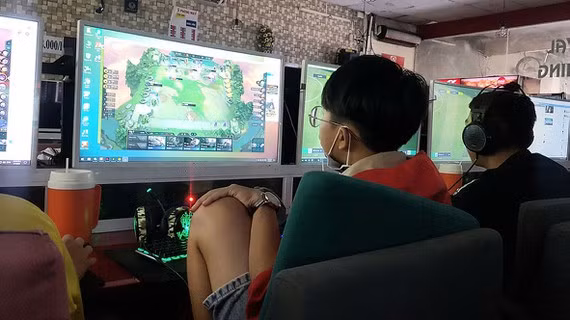  Game online đã cuốn giới trẻ vào thế giới ảo và để lại nhiều hậu quả khôn lường. (Ảnh minh họa: KT)