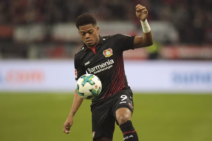 Leon Bailey của Leverkusen đang được MU quan tâm (Ảnh: Getty).