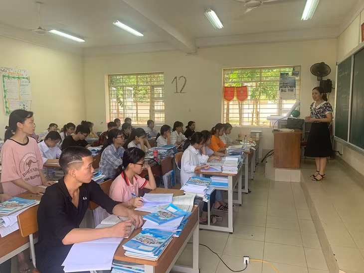 Một buổi lên lớp của của thầy trò Trường Phổ thông Dân tộc nội trú THCS và THPT huyện Tiên Yên