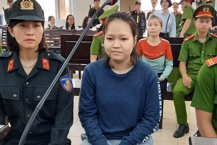 Bị cáo Phạm Thị Thiên Hà - chủ mưu vụ án giết người đổ bê tông - tại phiên tòa ngày 25-6
