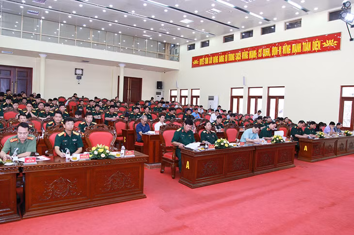 Các đại biểu tham dự hội nghị.
