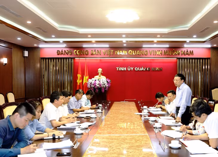 Quang cảnh buổi làm việc.