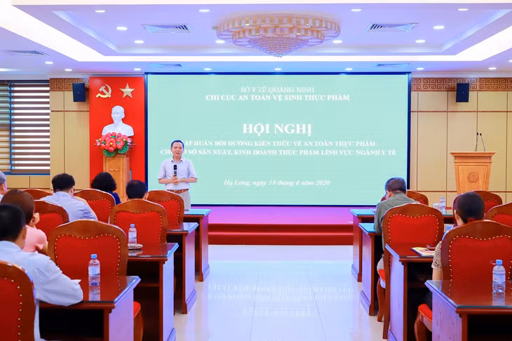  Chi cục An toàn VSTP tỉnh tổ chức tập huấn, bồi dưỡng kiến thức về ATTP cho gần 200 học viên đến từ các cơ sở SXKD thực phẩm trên địa bàn tỉnh.