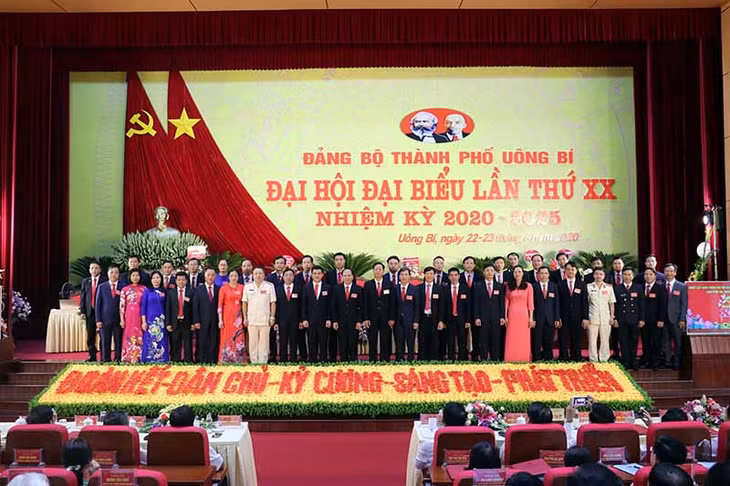  BCH đảng bộ thành phố Uông Bí khóa XX, nhiệm kỳ 2020 - 2025 ra mắt nhận nhiệm vụ tại ĐH