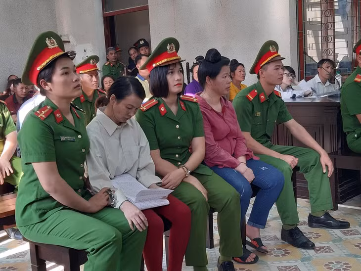 Các bị cáo tại phiên sơ thẩm.