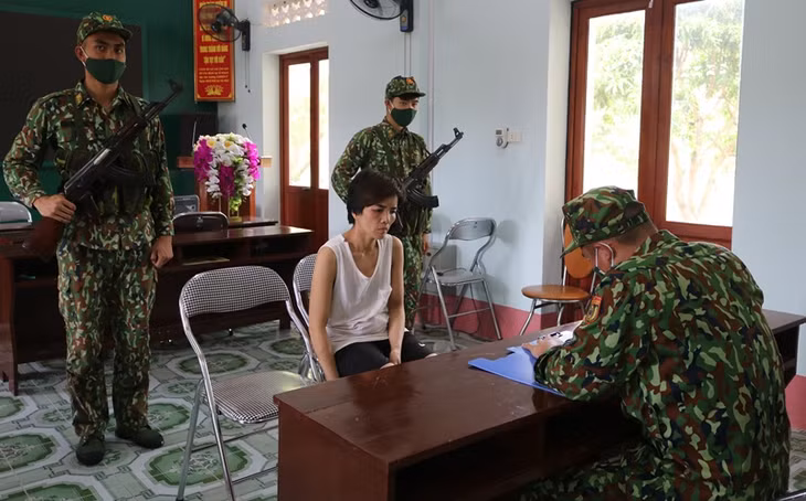 Đối tượng Vân cùng tang vật 