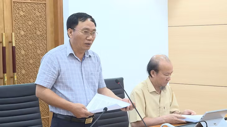 Lãnh đạo Sở Kế hoạch và Đầu tư báo cáo tại cuộc họp