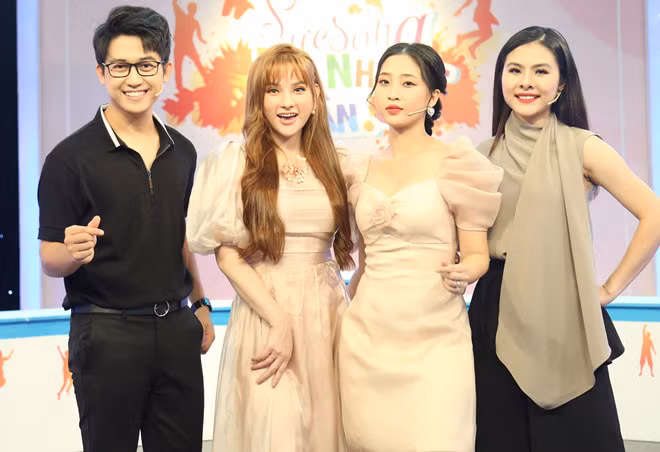 Chia sẻ của Thu Thủy nhận được sự đồng cảm của Hoàng Rapper và Trương Quốc Bảo vì hoàn cảnh gia đình tương tự. Riêng Vân Trang vẫn giữ danh hiệu “chúa đảo” khi lựa chọn một quan điểm trái ngược