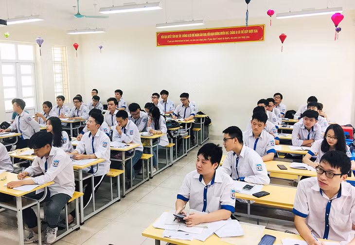 Học sinh khối 12, Trường THPT Hòn Gai