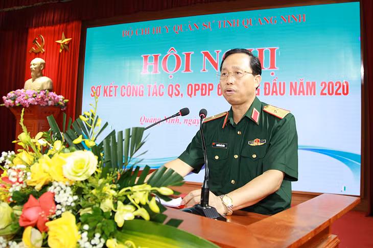 Thiếu tướng Nguyễn Khắc Dũng, Phó Tư lệnh Quân khu 3 phát biểu chỉ đạo tại hội nghị.