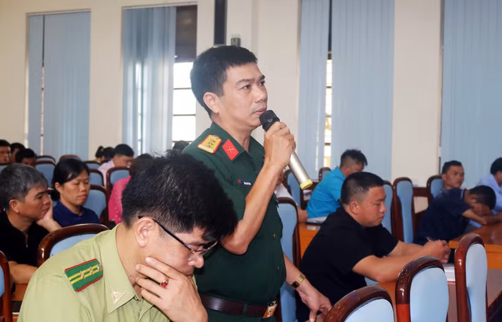 Cử tri huyện Bình Liêu phát biểu ý kiến tại hội nghị.