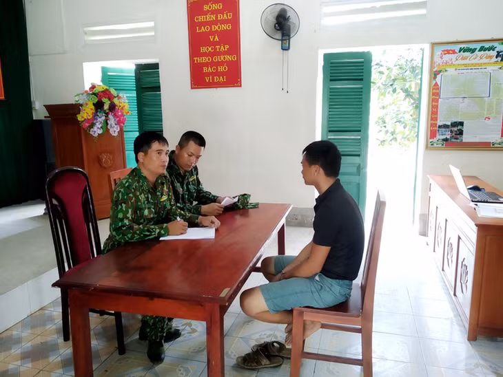 Bắt giữ đối tượng vận chuyển trái phép gần 7.000 bao thuốc lá điếu đêm ngày 23/6.