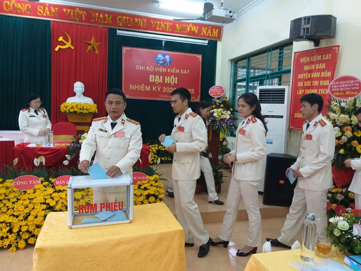 Đại hôi chi bộ viện kiểm sát nhân dân huyện đc chọn làm đơn vị đại hội điểm của huyện vân đồn.