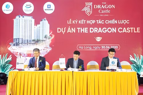 Cái bắt tay của ba tên tuổi uy tín là bảo chứng quan trọng cho những giá trị vượt trội của The Dragon Castle.
