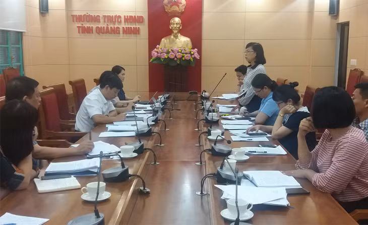 Quang cảnh buổi làm việc.