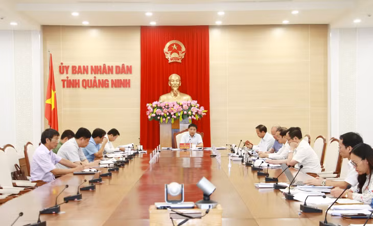 Đồng chí Nguyễn Văn Thắng, Bí thư Ban Cán sự Đảng, Chủ tịch UBND tỉnh, chủ trì cuộc họp.