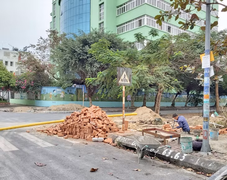 Điện lực TP Hạ Long nâng cấp hệ thống đường điện ngầm tại đường Nguyễn Văn Trỗi vào tháng 12/2019.