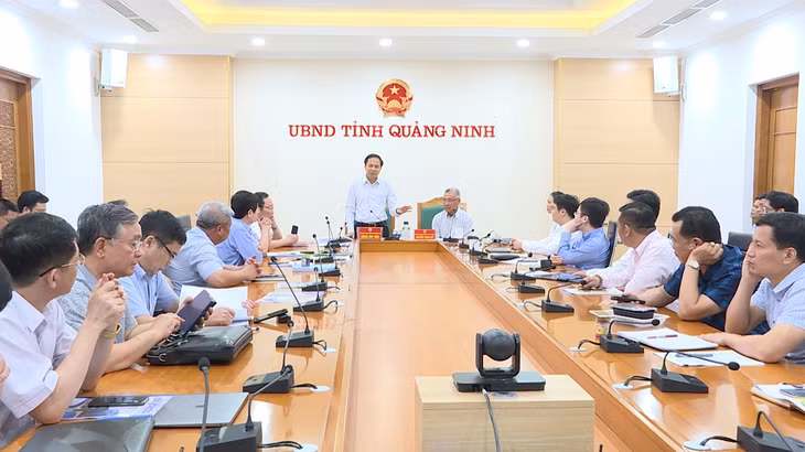 Đồng chí Đặng Huy Hậu, Phó Chủ tịch UBND tỉnh phts biểu tại buổi làm việc