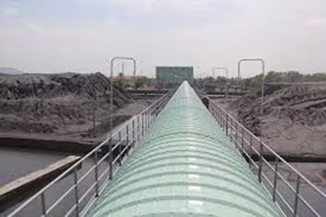 Hệ thống băng tải than khép kín nhằm đảm bảo bụi than không phát tán ra môi trường