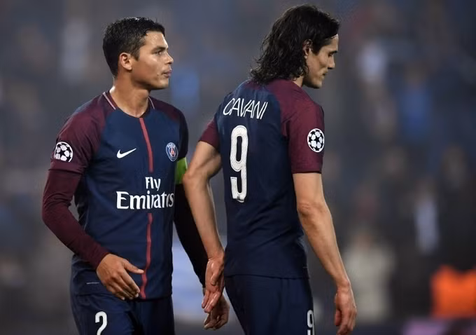 Thiago Silva (trái) và Cavani là hai công thần của PSG trong nhiều năm qua. Ảnh: AFP.