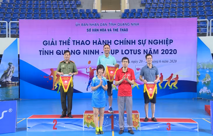 Các đội nhận giải thưởng ở nội dung bóng bàn.
