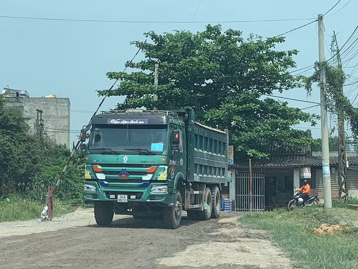 Phương tiện có dấu hiệu cơi nới thành thùng lưu thông trên địa bàn TX Đông Triều.