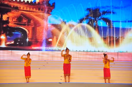 Những cô gái Lào xinh đẹp.