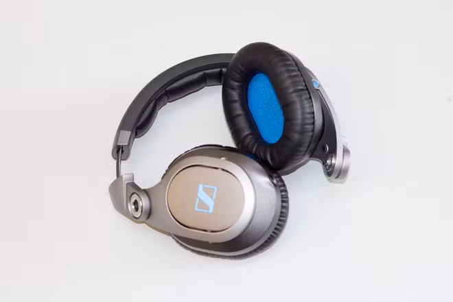 HD8 DJ đáp ứng tốt nhu cầu của người dùng chuyên nghiệp nhờ những đầu tư nghiêm túc trong thiết kế và chất lượng âm thanh. Sản phẩm có giá tham khảo tại Việt Nam khoảng 8,4 triệu đồng.