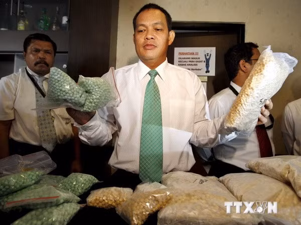 Cảnh sát Indonesia thu giữ khối lượng lớn thuốc lắc. (Nguồn: AFP/TTXVN)