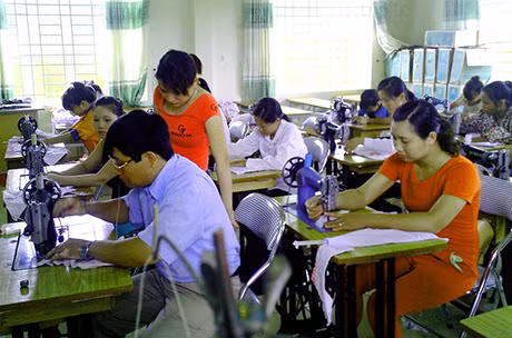 Đào tạo nghề may dân dụng tại huyện Tiên Yên - một trong những đề án khuyến công địa phương được thực hiện năm 2013.