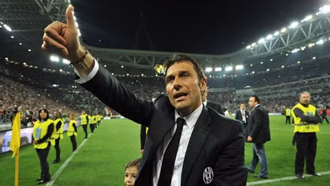 Conte đã trở thành huyền thoại của Juventus sau khi giúp CLB giành 3 Scudetto liên tiếp trong 3 mùa ông cầm quân