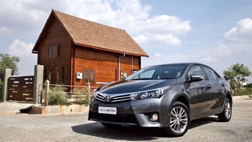 Toyota Corolla Altis 2014 giá từ 20.300 USD tại Ấn Độ.